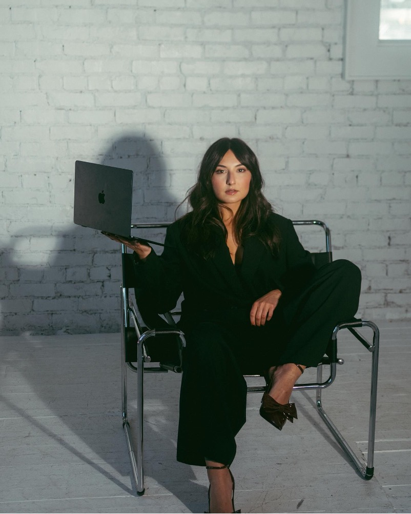 Jenna Puzzio, Founder of Fill Your Books